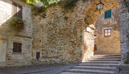 Montone, nuovi infissi per la scuola secondaria di I° “Giuseppe Polidori”